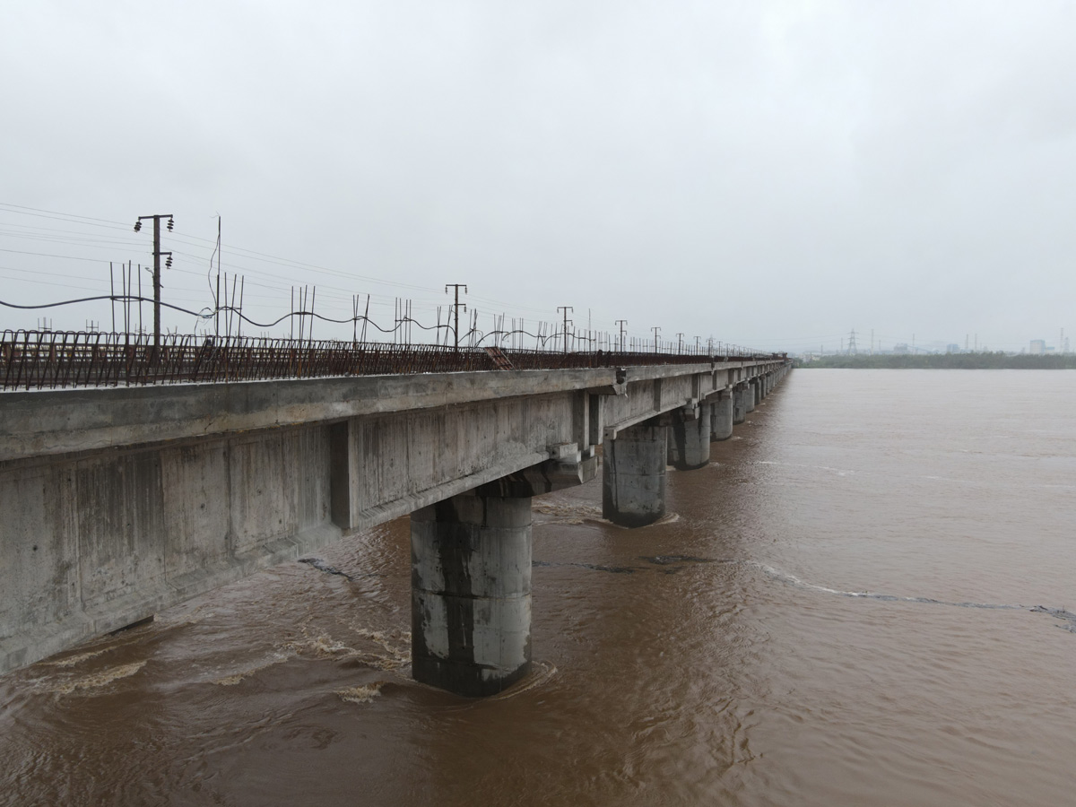 Godavari_20Water_20Level_20is_20Rising_20at_20Bhadrachalam-11.jpg 10