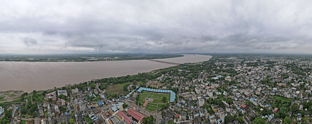 Godavari_20Water_20Level_20is_20Rising_20at_20Bhadrachalam-16.jpg 15