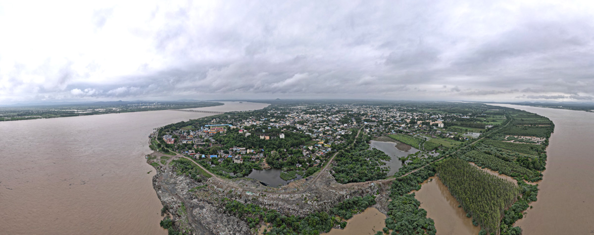 Godavari_20Water_20Level_20is_20Rising_20at_20Bhadrachalam-21.jpg 20