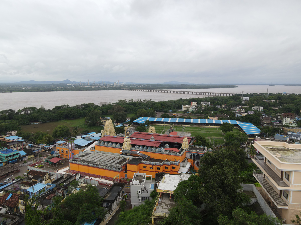 Godavari_20Water_20Level_20is_20Rising_20at_20Bhadrachalam-3.jpg 3