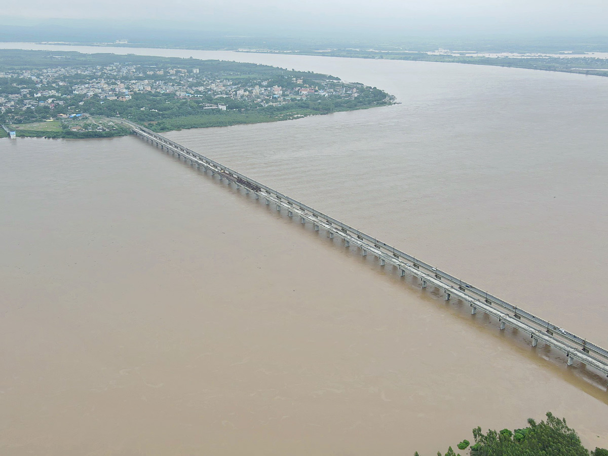Godavari_20Water_20Level_20is_20Rising_20at_20Bhadrachalam-7.jpg 7