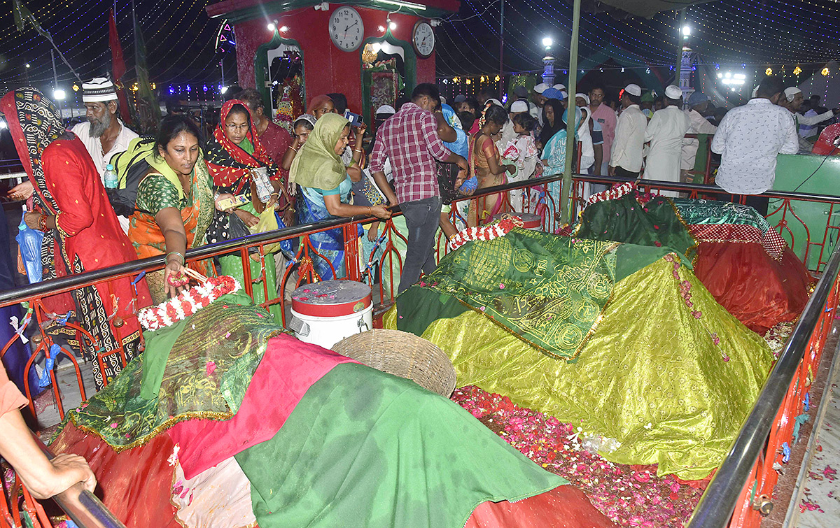 Rottela_20Panduga_202023_20Bara_20Shaheed_20Dargah_20in_20Nellore_20in_20Andhra_20Pradesh-19.jpg 16