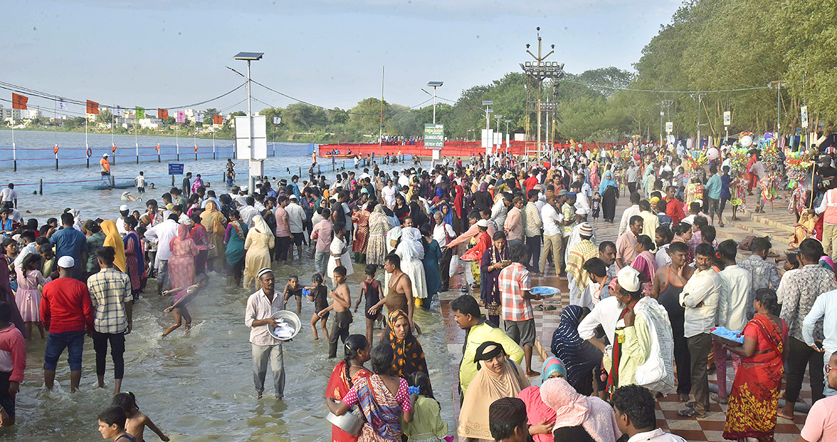 Rottela_20Panduga_202023_20Bara_20Shaheed_20Dargah_20in_20Nellore_20in_20Andhra_20Pradesh-32.jpg 25