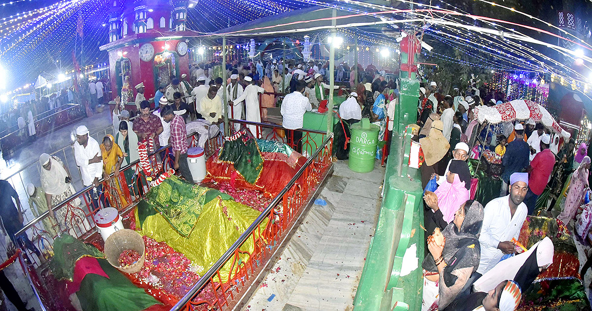 Rottela_20Panduga_202023_20Bara_20Shaheed_20Dargah_20in_20Nellore_20in_20Andhra_20Pradesh-34.jpg 27