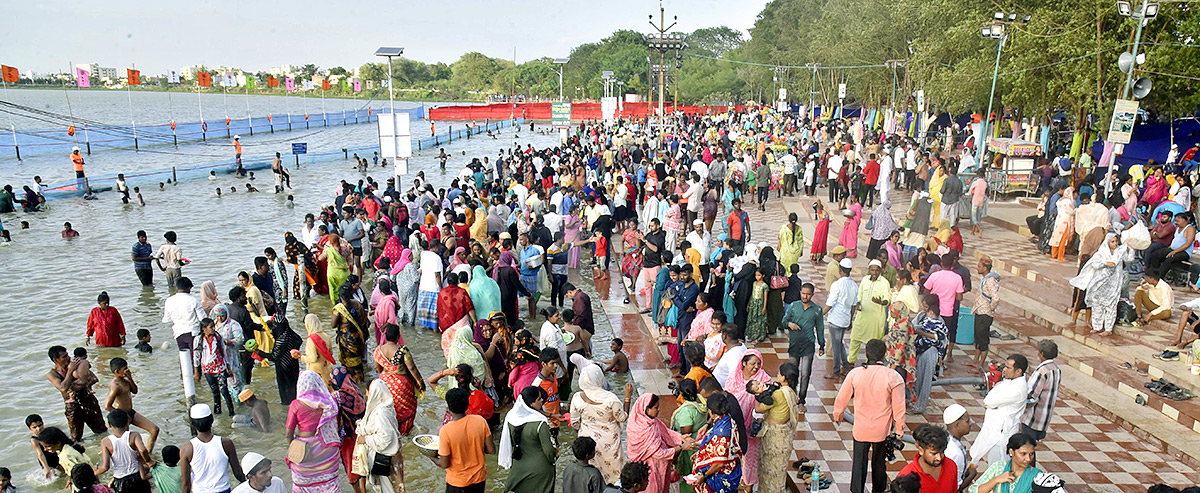 Rottela_20Panduga_202023_20Bara_20Shaheed_20Dargah_20in_20Nellore_20in_20Andhra_20Pradesh-35.jpg 28