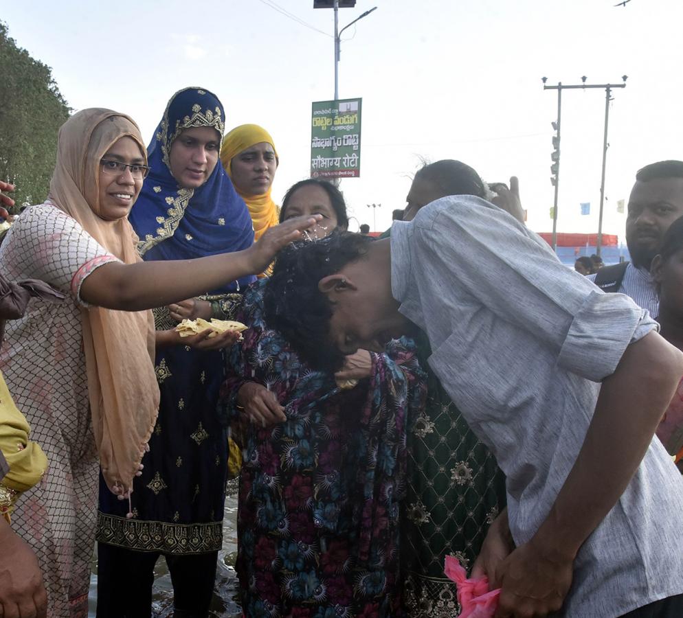 Rottela_20Panduga_202023_20Bara_20Shaheed_20Dargah_20in_20Nellore_20in_20Andhra_20Pradesh-36.jpg 29