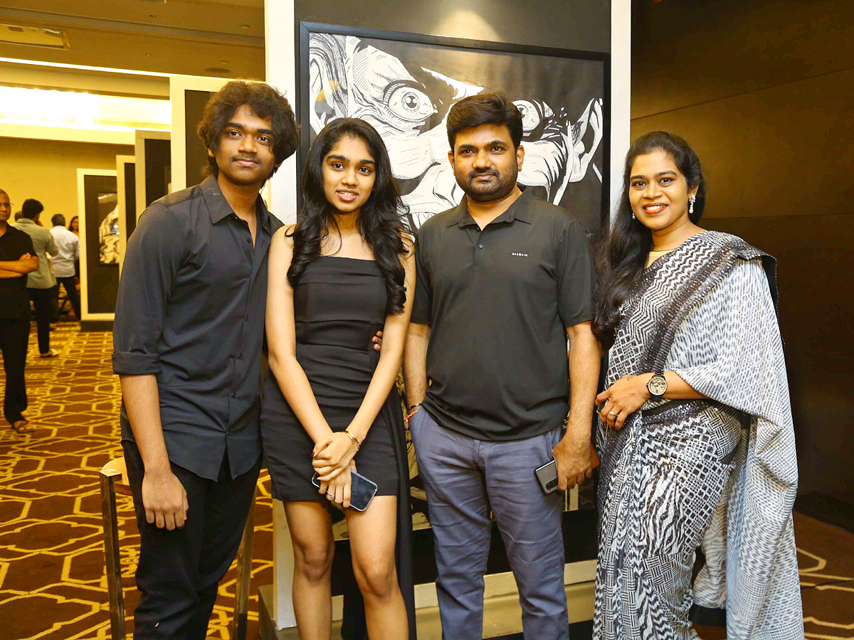 Celebs_20At_20Hiya_20Dasaris_20The_20Noir_20Rendezvous_20Paint_20Exhibition_20PHotos_24.jpg 25