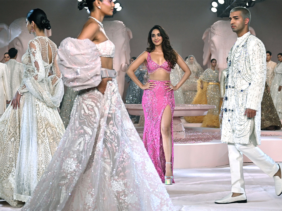 Anamika_20Khanna_20during_20the_20FDCI_20India_20Couture_20Week_20in_20New_20Delhi-1.jpg 1