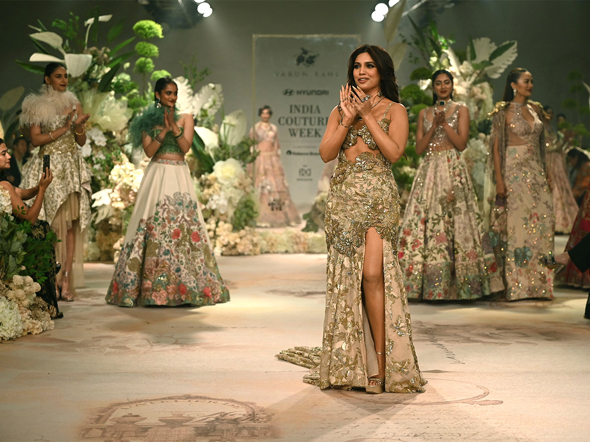 Anamika_20Khanna_20during_20the_20FDCI_20India_20Couture_20Week_20in_20New_20Delhi-12.jpg 11