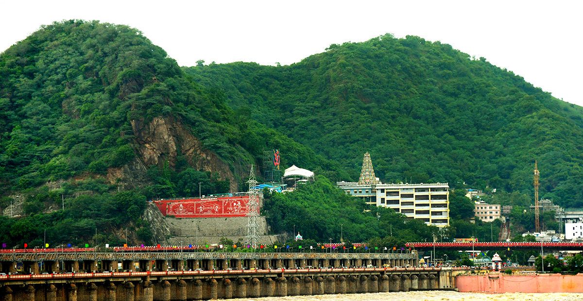 Flood_20Warning_20at_20Prakasam_20Barrage-8.jpg 8