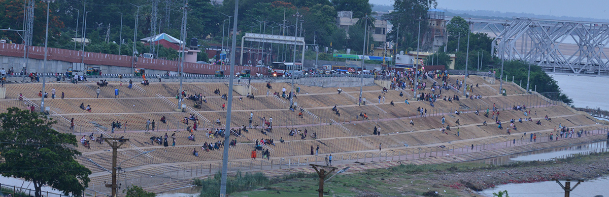 Flood_20Warning_20at_20Prakasam_20Barrage-9.jpg 9