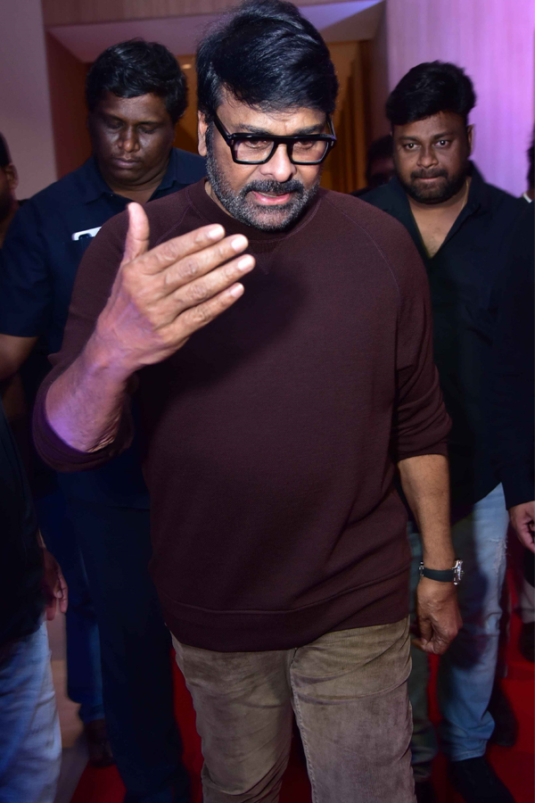 chiranjeevi-entry-babymovie-successmeet.jpg 23