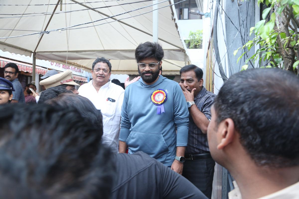 nagavamsi.jpg 18
