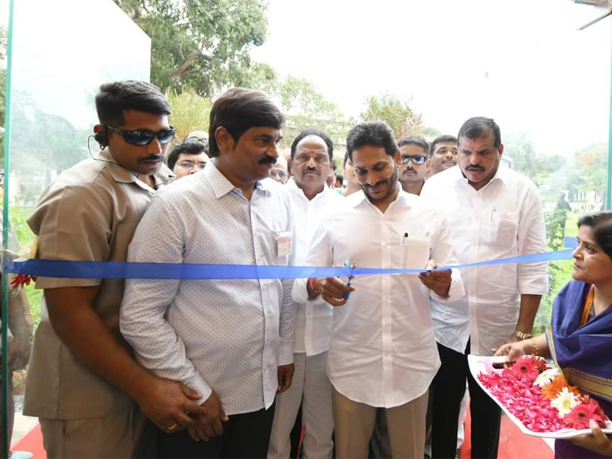 CM_20YS_20Jagan_20Inaugurates_20A_20Host_20Of_20Facilities_20Of_20At_20AU-1.jpg 1
