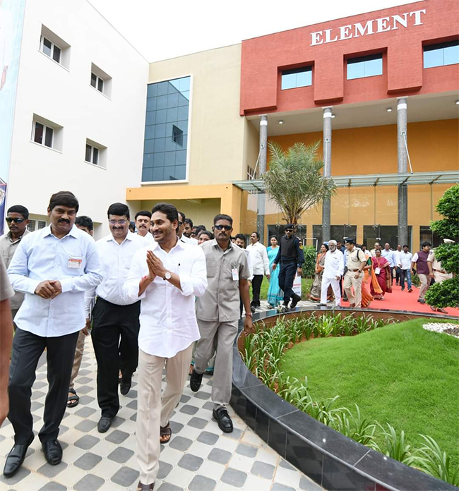 CM_20YS_20Jagan_20Inaugurates_20A_20Host_20Of_20Facilities_20Of_20At_20AU-14.jpg 14
