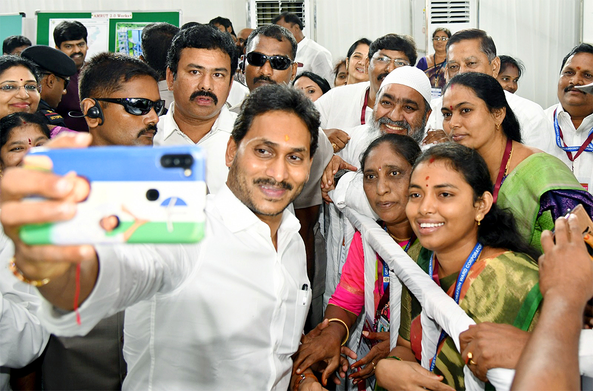 CM_20YS_20Jagan_20Visakha_20Tour_20Photos-20.jpg 17