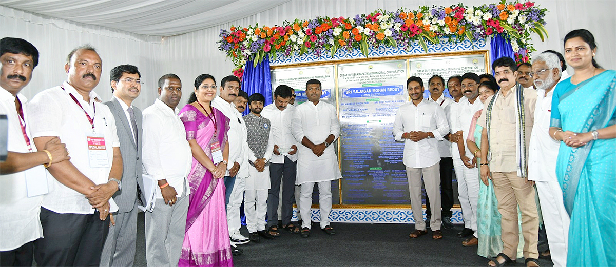 CM_20YS_20Jagan_20Visakha_20Tour_20Photos-21.jpg 18
