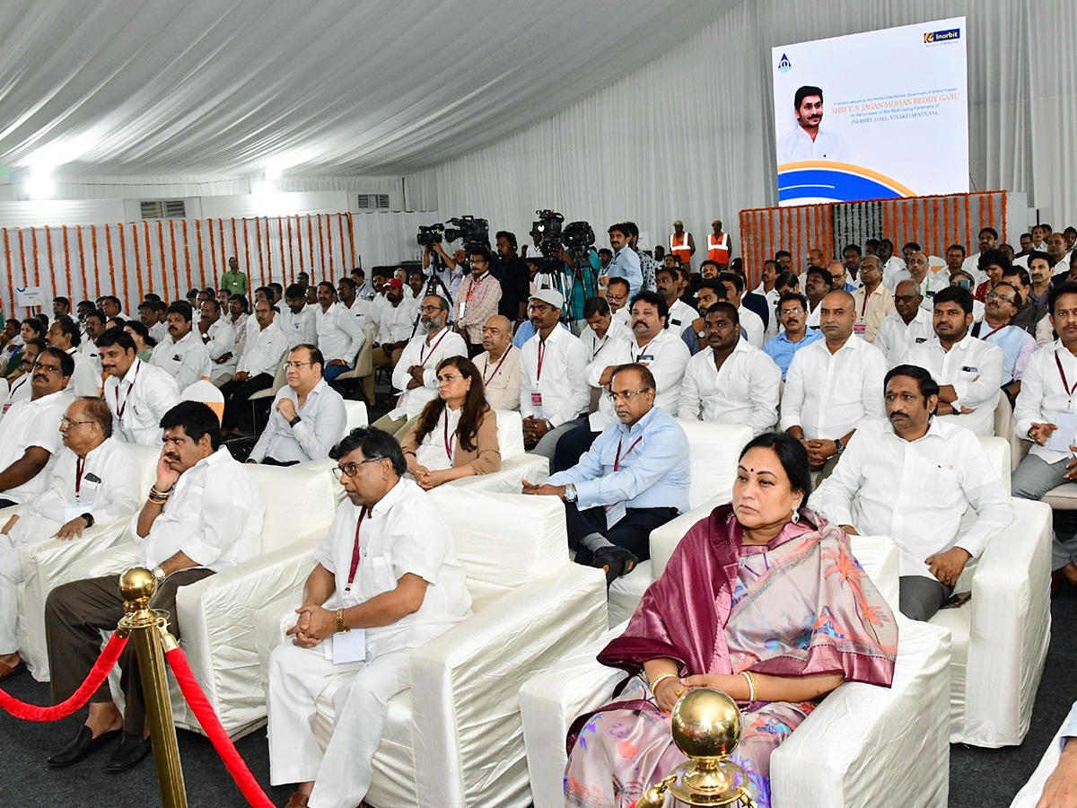 CM_20YS_20Jagan_20Visakha_20Tour_20Photos_14.jpg 15