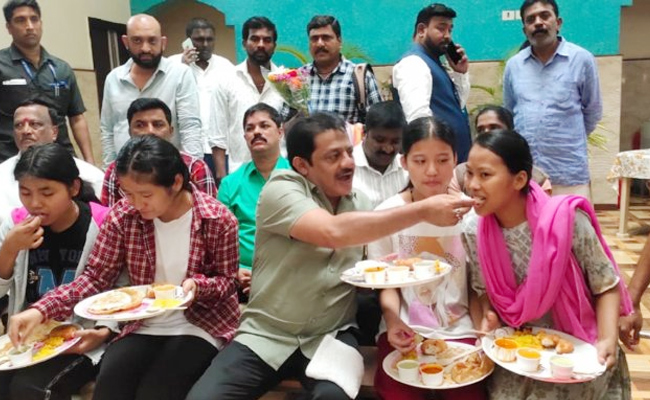 Manipur-Karnataka-Minister.jpg