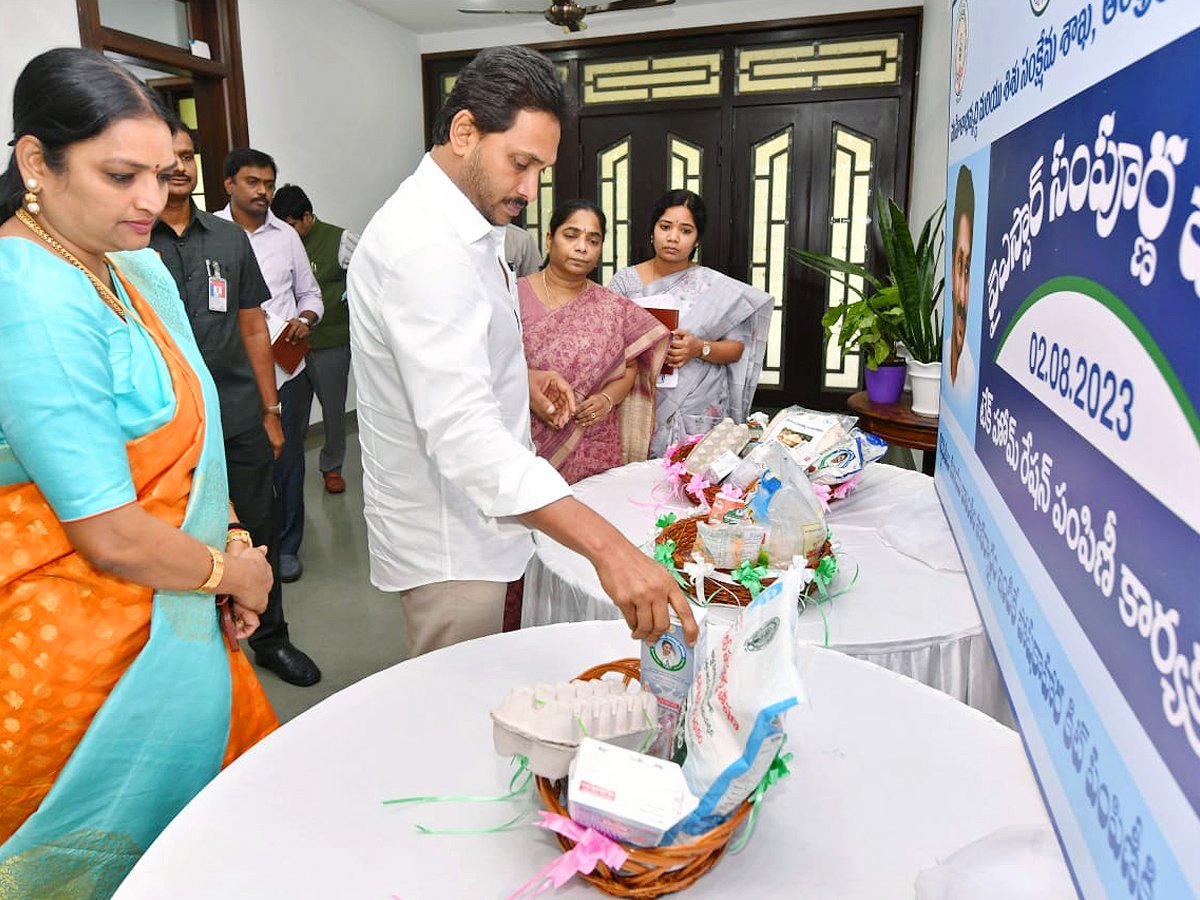 AP_20CM_20Jagan_20handed_20over_20YSR_20Sampoorna_20Poshana_20Kits_20Photos_7.jpg 7