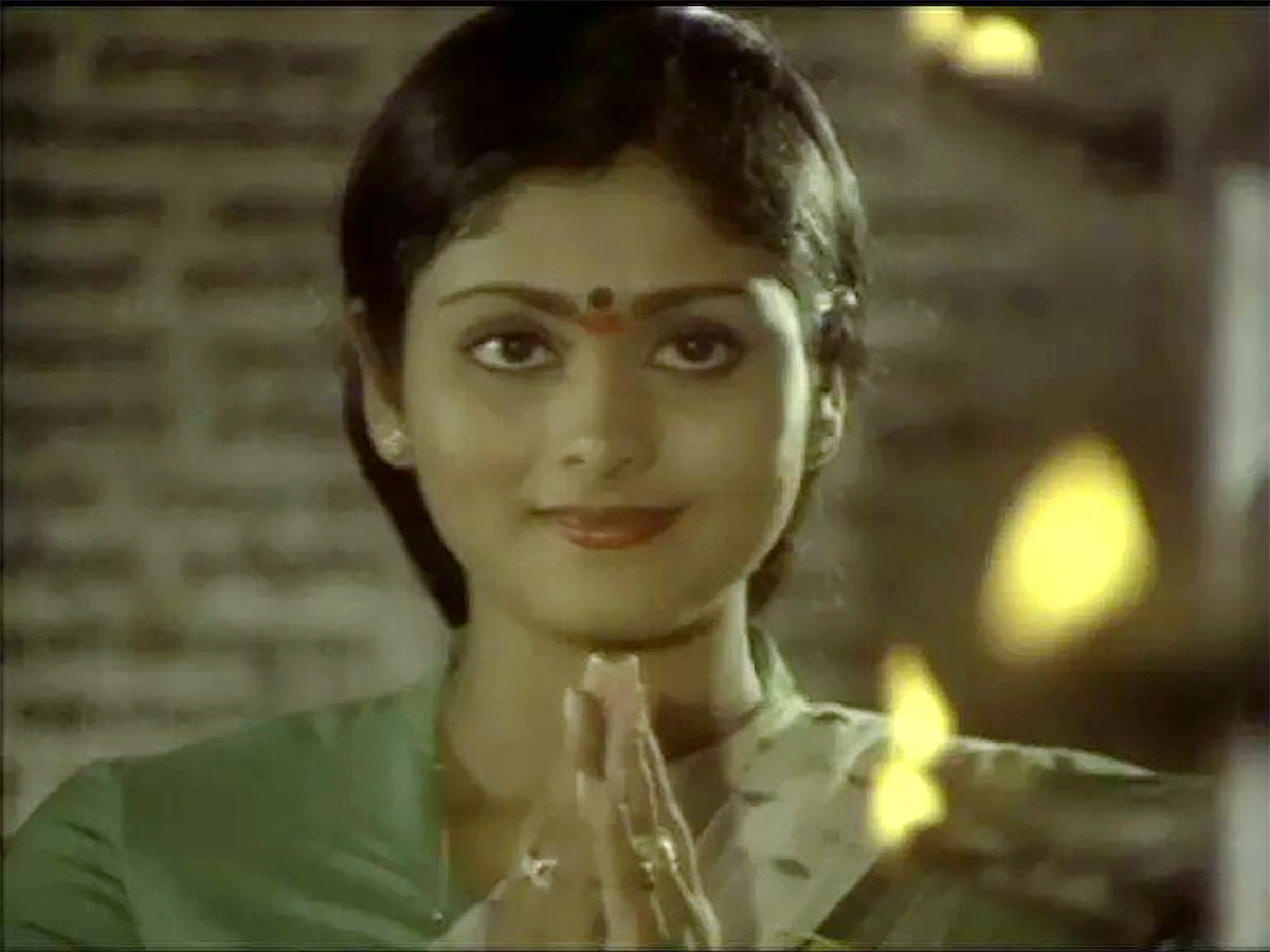 Actress_20Jayasudha_20Rare_20And_20Unseen_20Photos-16.jpg 15