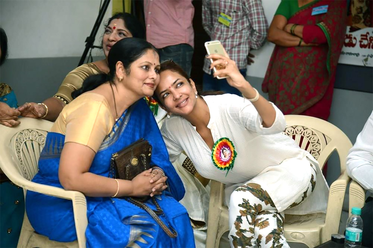 Actress_20Jayasudha_20Rare_20And_20Unseen_20Photos-40.jpg 38