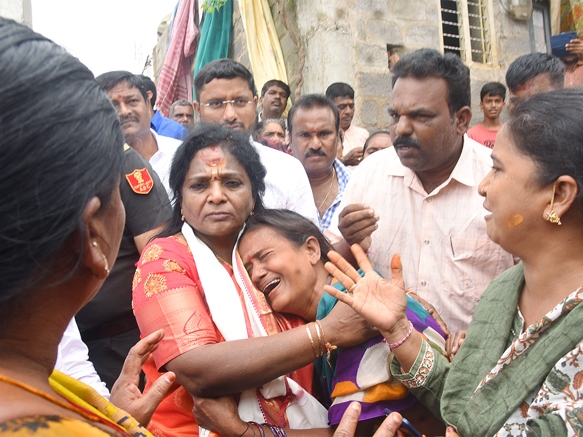 Governor_20Tamilisai_20Visits_20Flood_20Affected_20Areas_20in_20warangal_20Pics-23.jpg 20