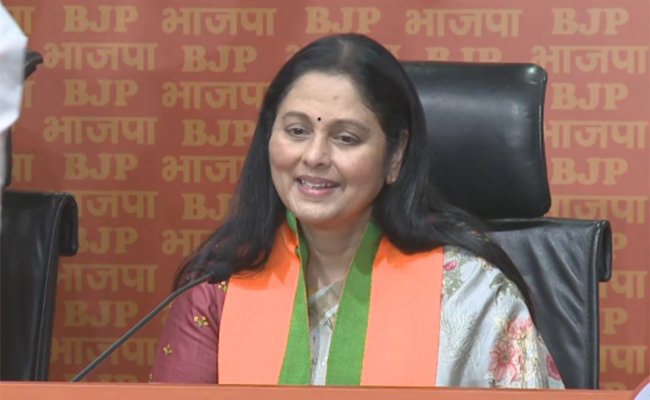 Jayasudha-Officially-Joined-BJP.jpg