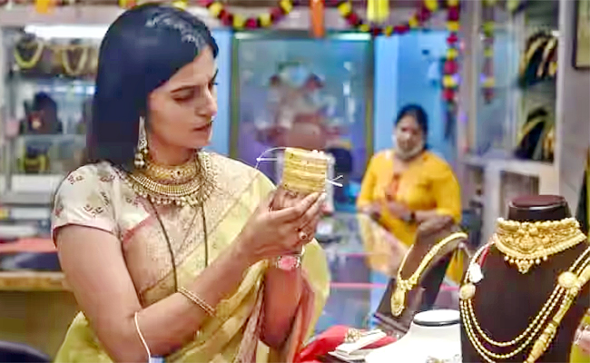 gold-demand-april-june-quarter-falls-7percent-due-high-prices.jpg