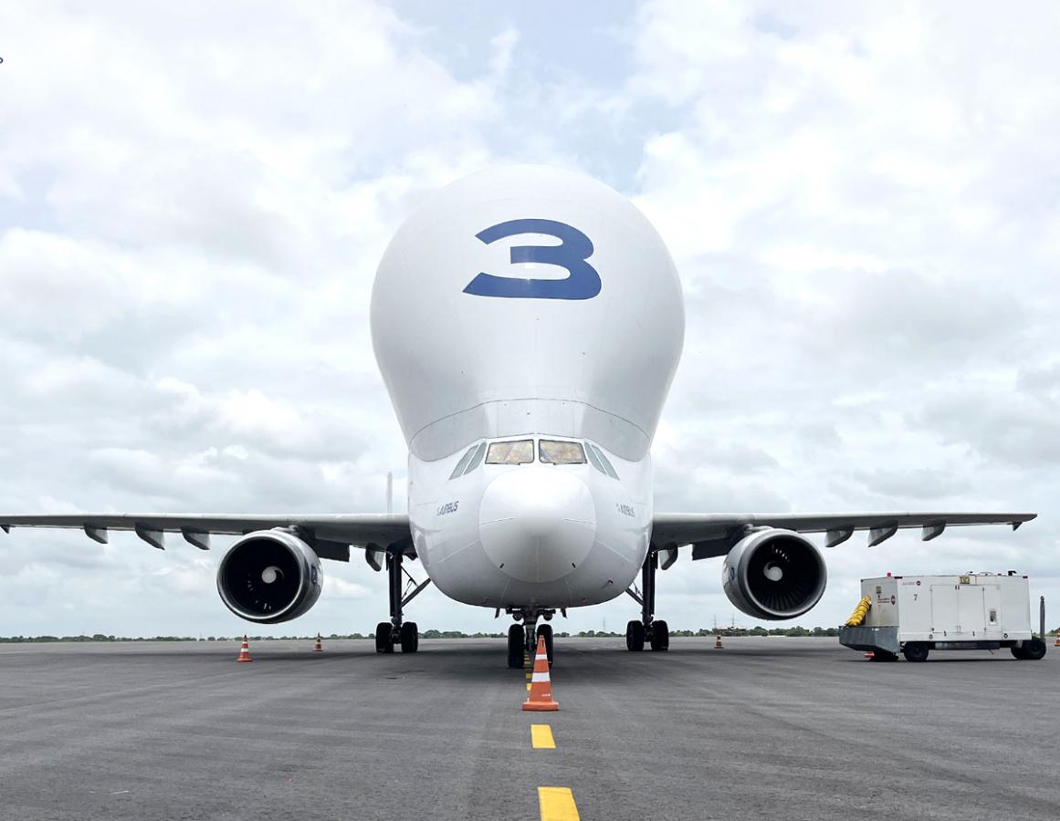 world_20largest_20cargo_20airplane_20Beluga_20Lands_20shamshabad_20airport_20Photos-1.jpg 1