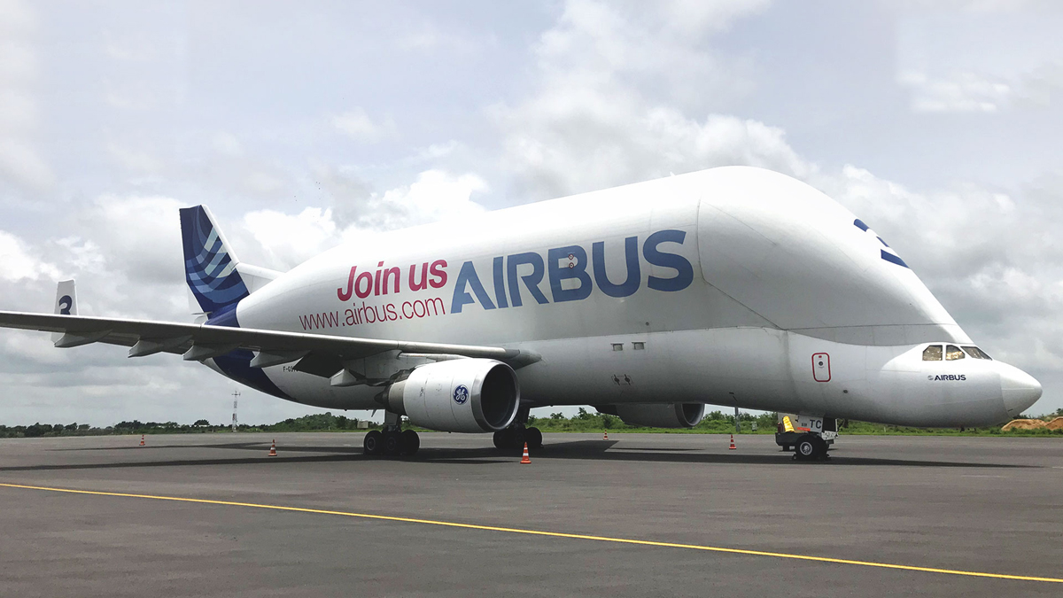 world_20largest_20cargo_20airplane_20Beluga_20Lands_20shamshabad_20airport_20Photos-4.jpg 4