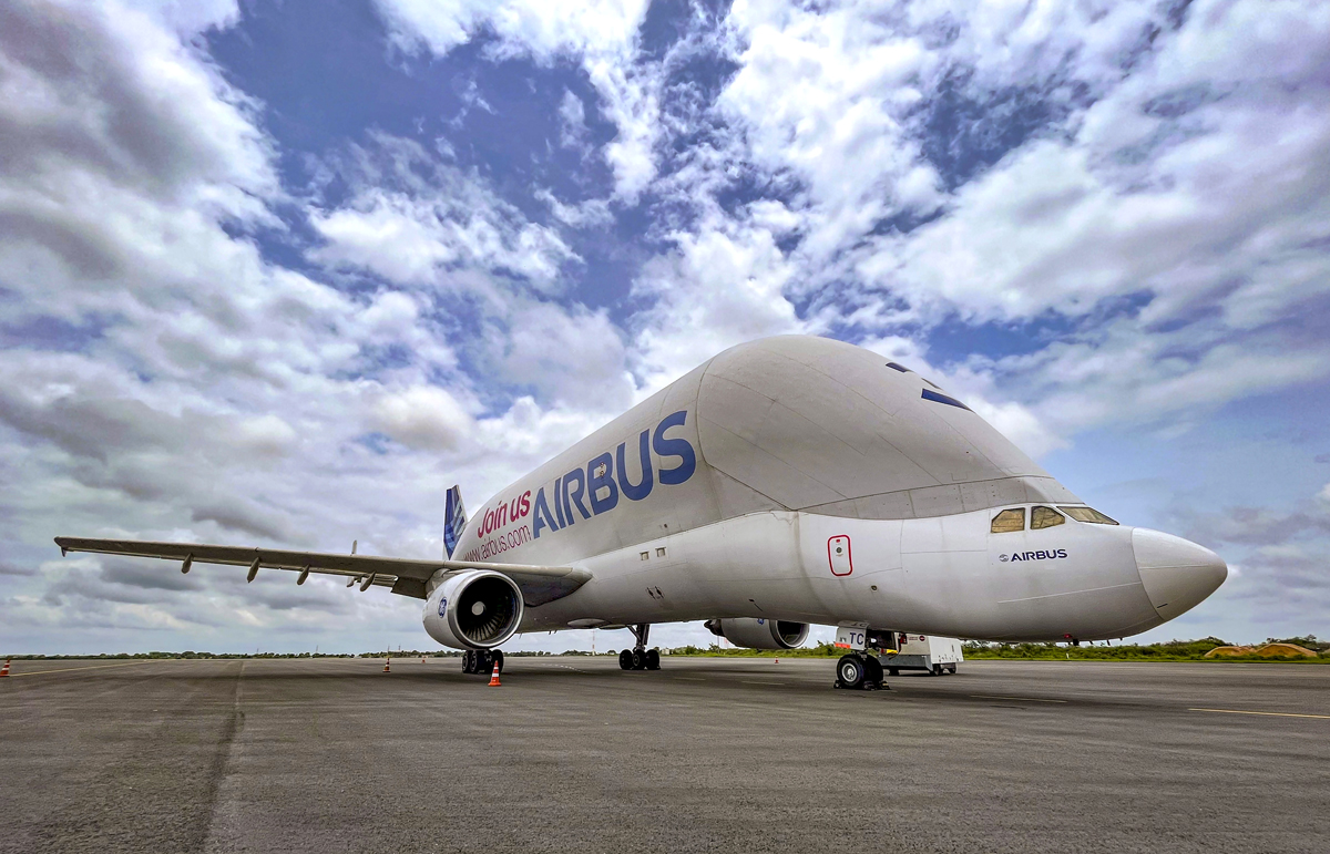 world_20largest_20cargo_20airplane_20Beluga_20Lands_20shamshabad_20airport_20Photos-7.jpg 7
