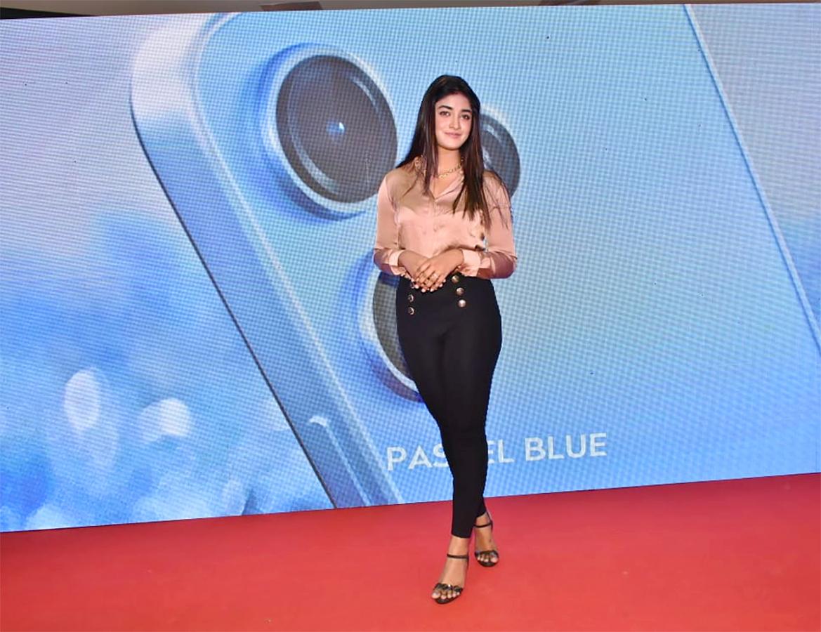 dimple_20hayathi_20navel.jpg 17