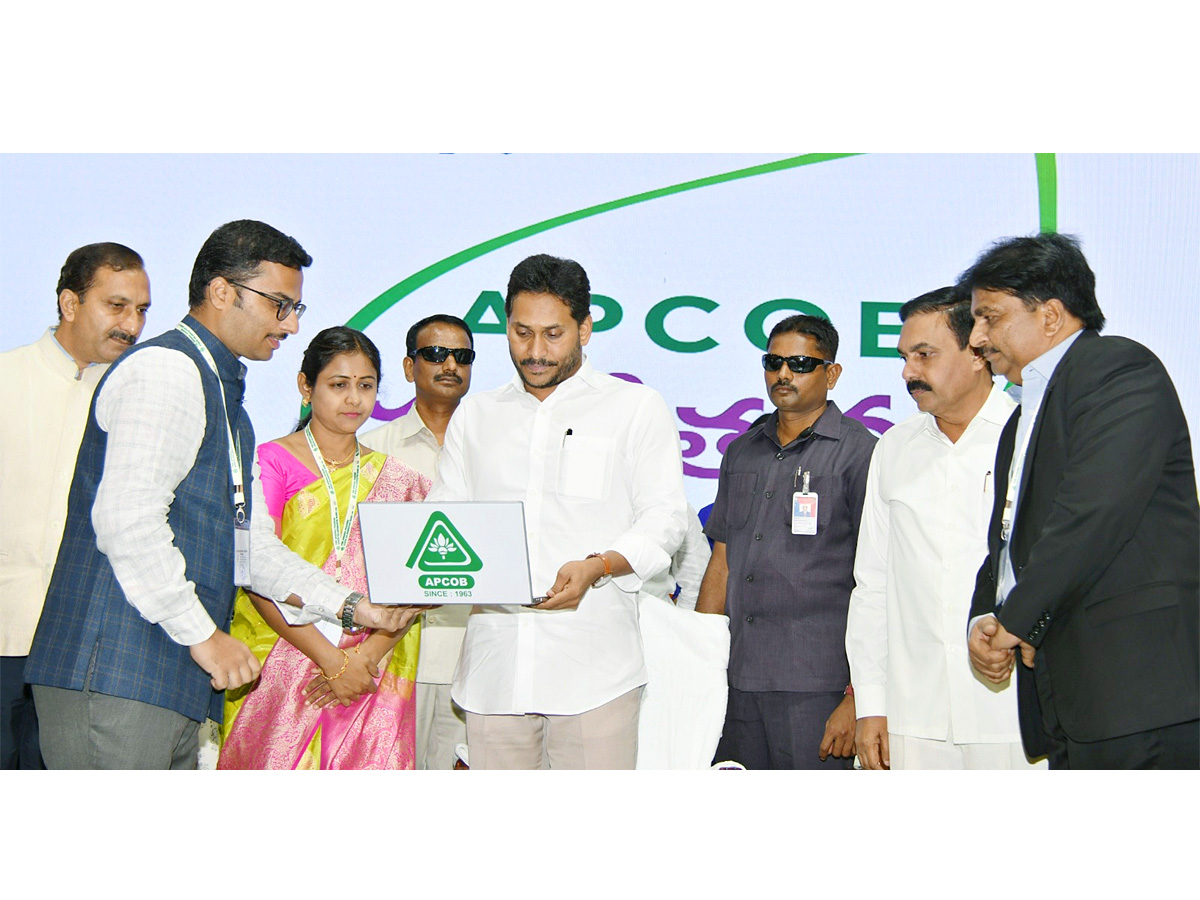 CM_20Jagan_20At_20Diamond_20Jubilee_20Celebrations_20of_20APCOB_20photos_11.jpg 12