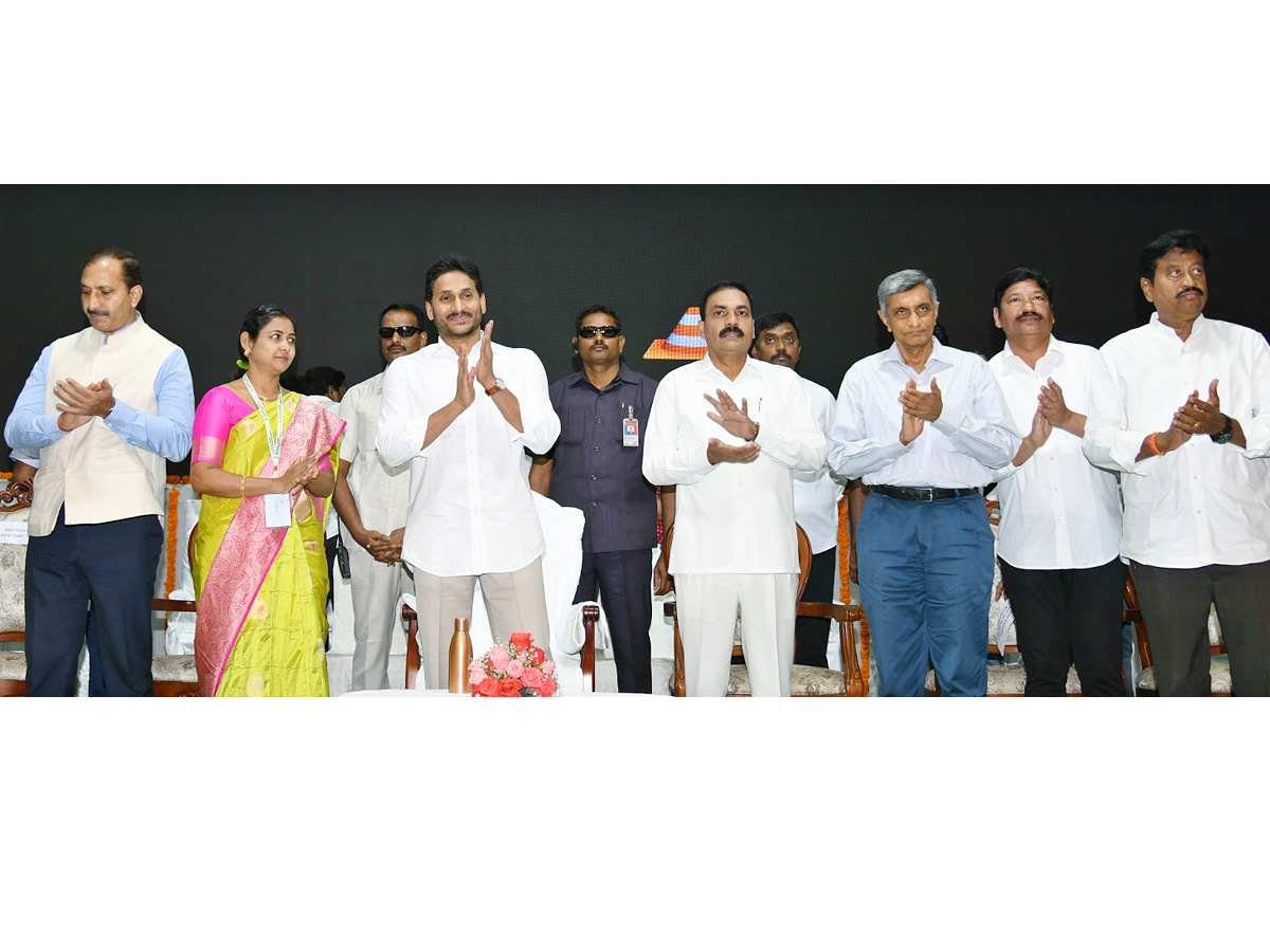CM_20Jagan_20At_20Diamond_20Jubilee_20Celebrations_20of_20APCOB_20photos_12.jpg 13