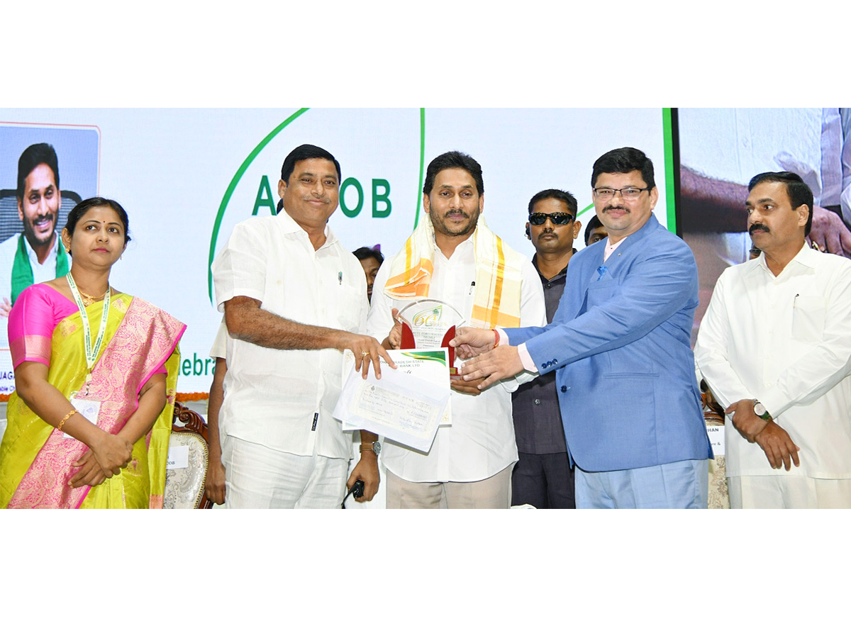 CM_20Jagan_20At_20Diamond_20Jubilee_20Celebrations_20of_20APCOB_20photos_17.jpg 18