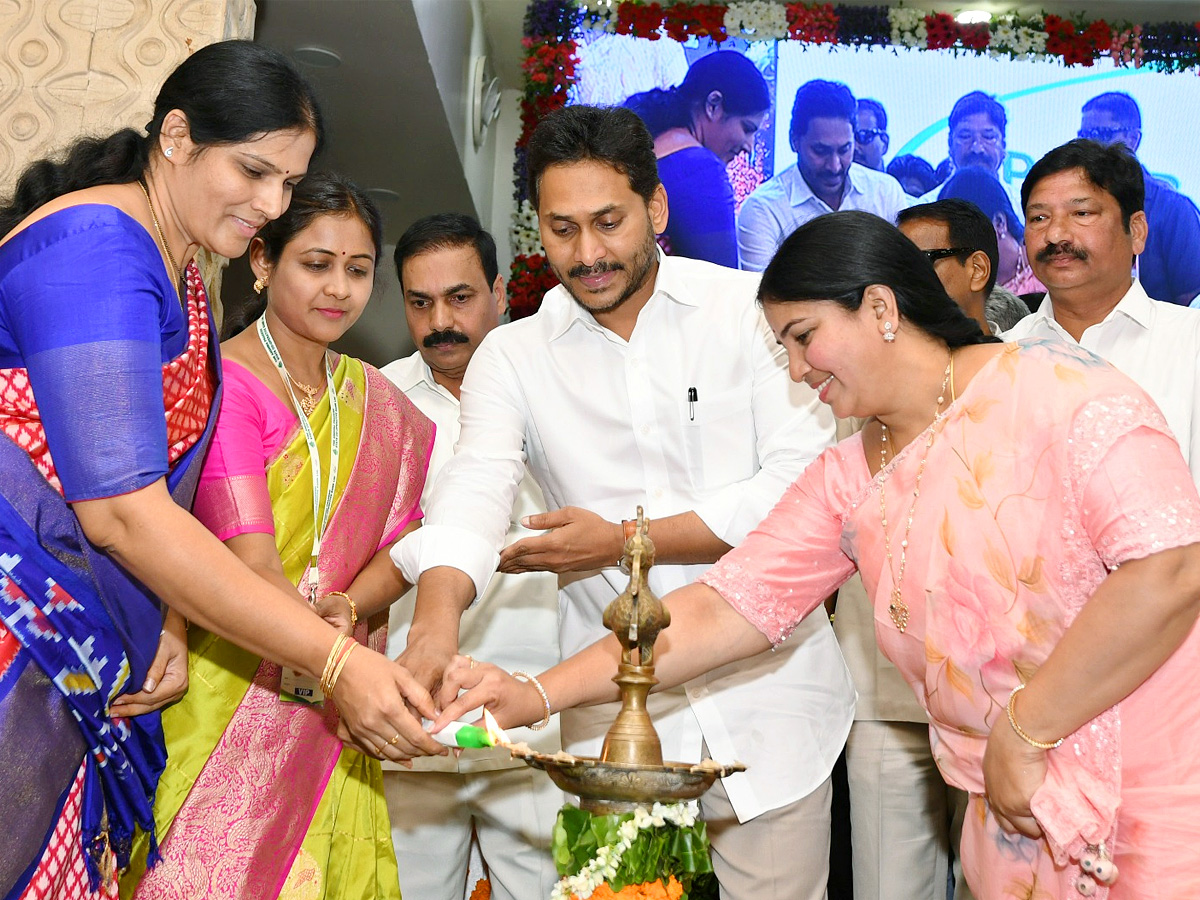 CM_20Jagan_20At_20Diamond_20Jubilee_20Celebrations_20of_20APCOB_20photos_2.jpg 3