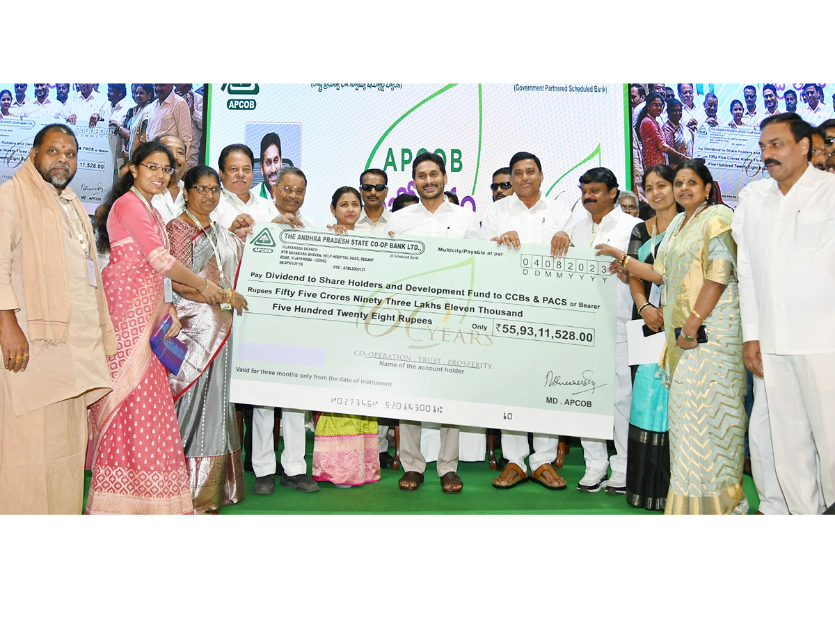 CM_20Jagan_20At_20Diamond_20Jubilee_20Celebrations_20of_20APCOB_20photos_21.jpg 22