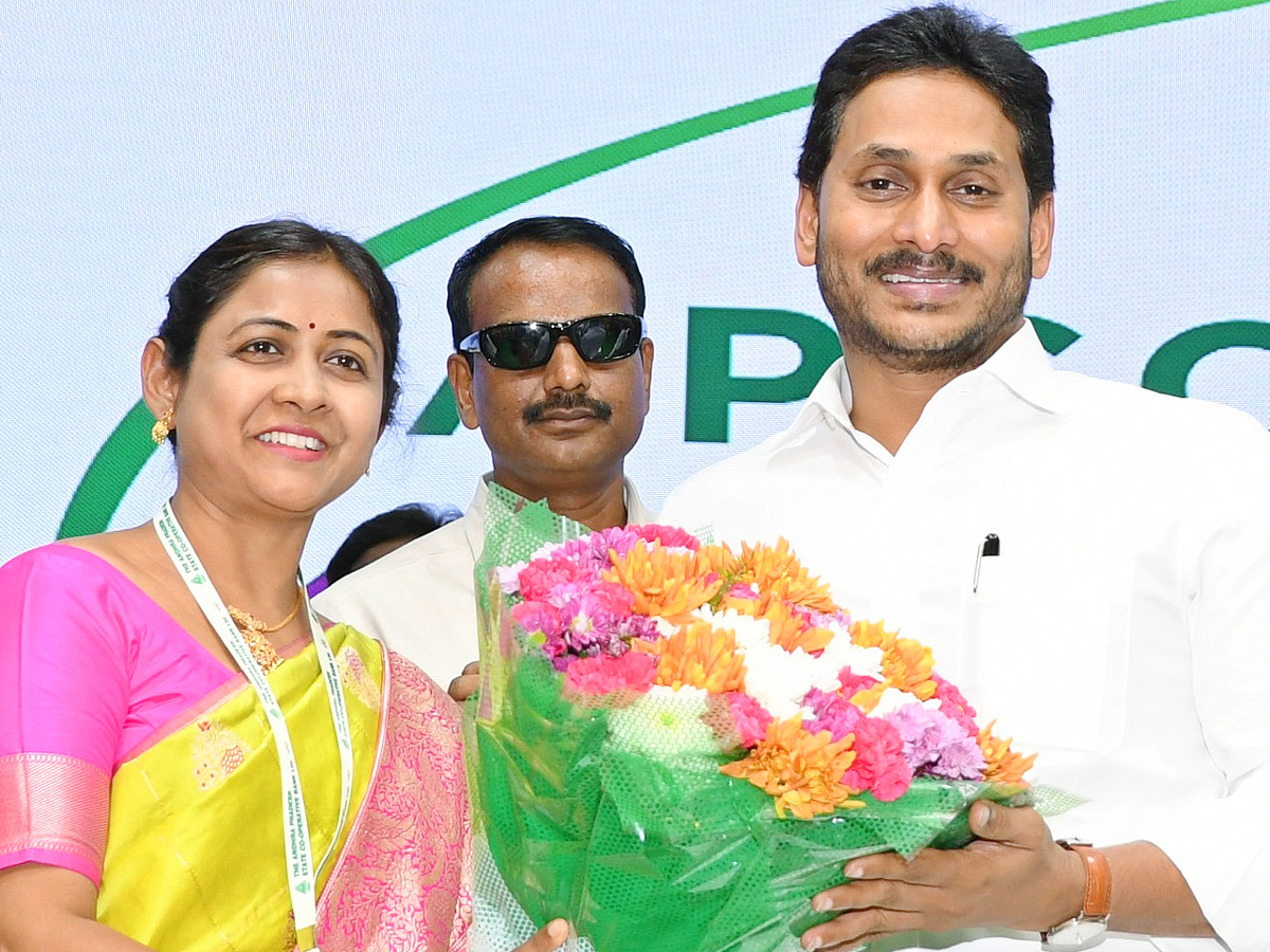 CM_20Jagan_20At_20Diamond_20Jubilee_20Celebrations_20of_20APCOB_20photos_3.jpg 4