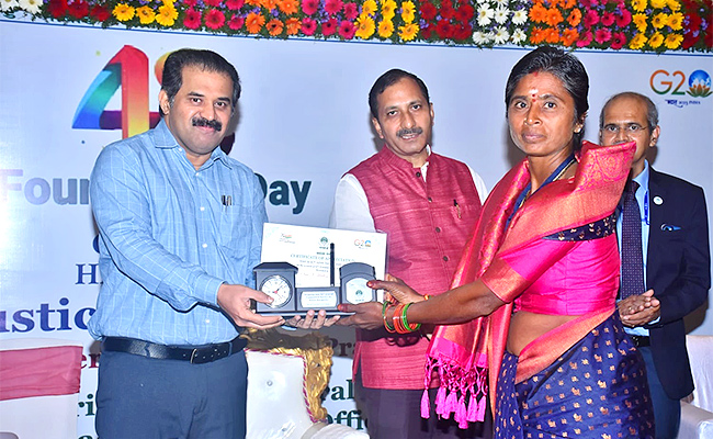Malleswaram-Received-The-Best-Female-Farmer.jpg