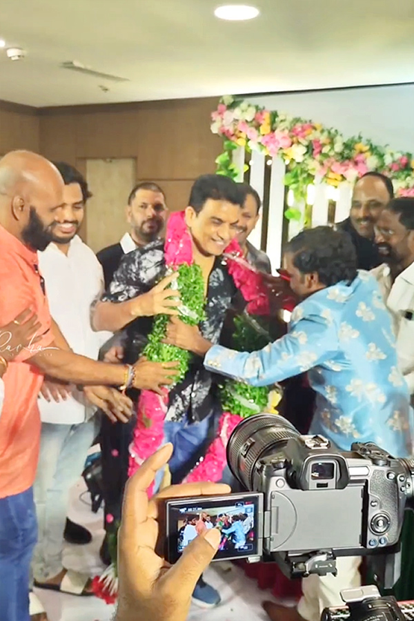 Producer_20Dil_20Raju_20And_20Brahmanandam_20Attend_20Racha_20Ravis_20birthday_20celebrations_20Photos_6.jpg 5