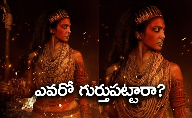 actress-malavika-mohanan-first-look-thangalaan-movie.jpg