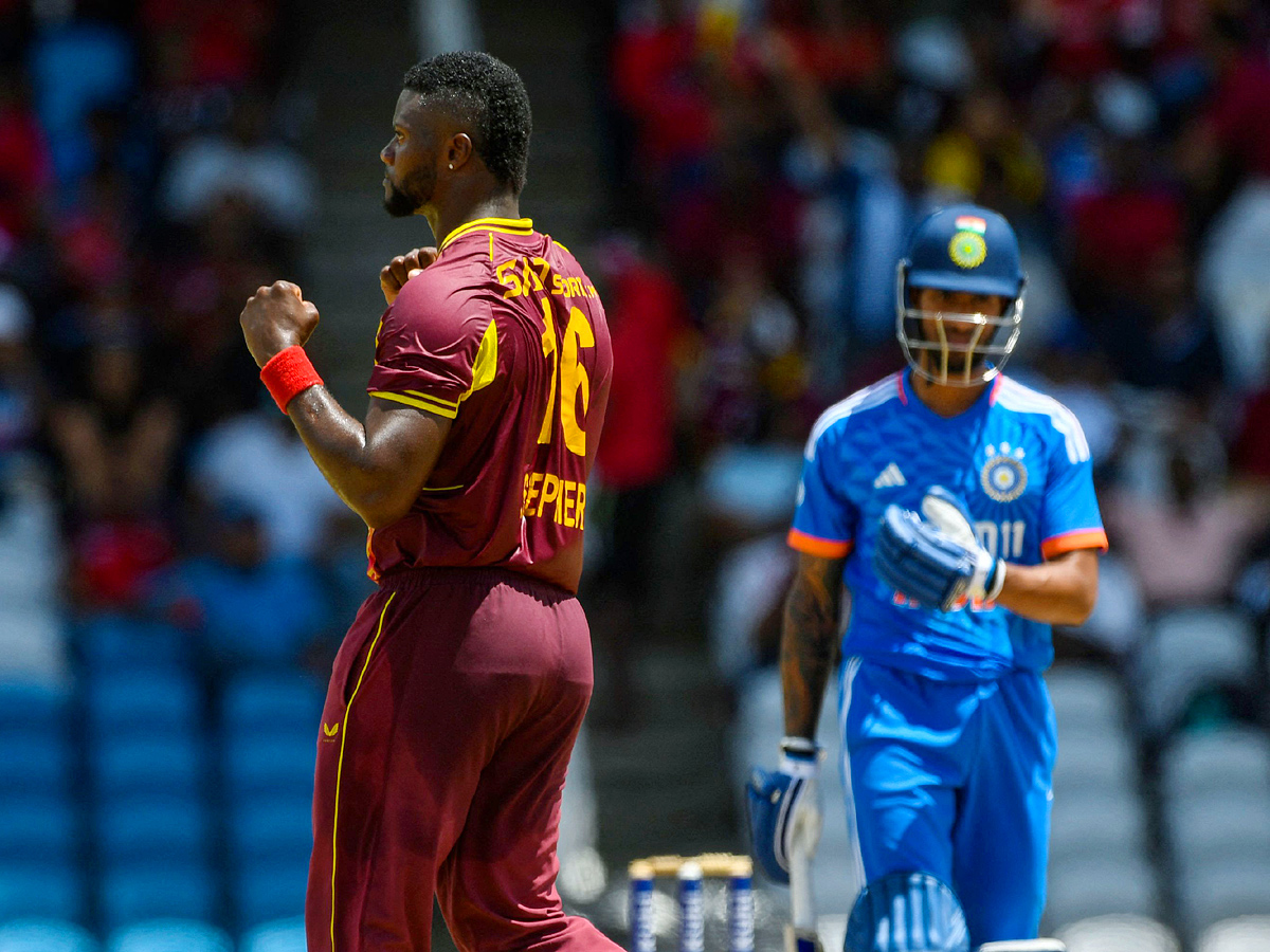 west_20Indies_20beat_20India_20by_204_20runs_20in_201st_20T20_20Photos_10.jpg 11