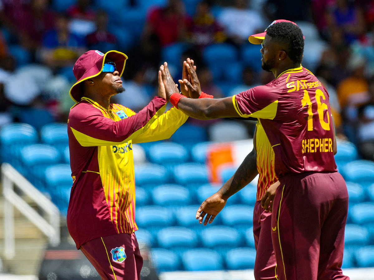 west_20Indies_20beat_20India_20by_204_20runs_20in_201st_20T20_20Photos_12.jpg 13