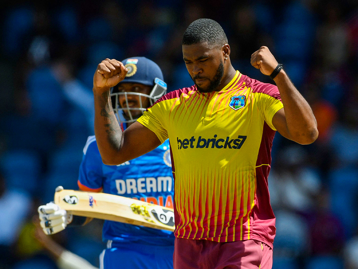 west_20Indies_20beat_20India_20by_204_20runs_20in_201st_20T20_20Photos_6.jpg 7