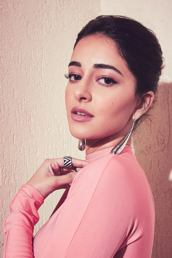 Ananya_20Panday_20pink_20bikini_20Photos_11.jpg 10