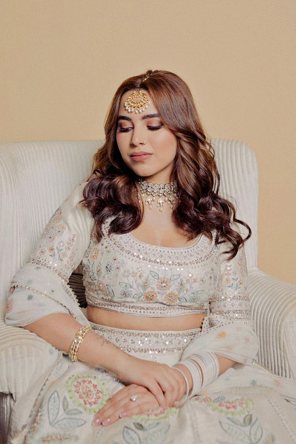 Anurag_20Kashyaps_20daughter_20Aaliyah_20Kashyap_20hosts_20her_20engagement_20party_20Photos_6.jpg 12
