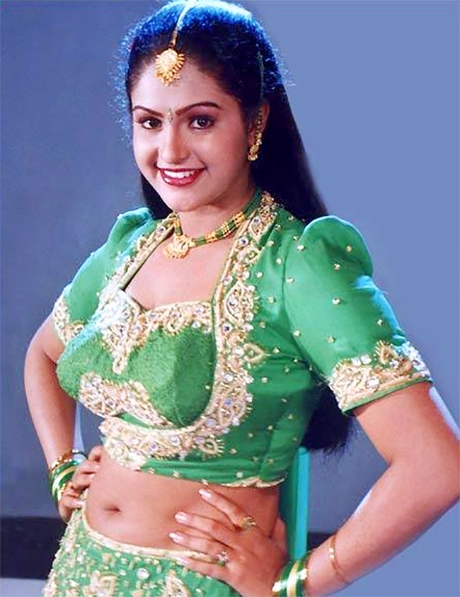 Beautiful_20And_20Glamorous_20Actress_20Raasi_20Unseen_20Photos_20Trending_20On_20Social_20Media-5.jpg 4