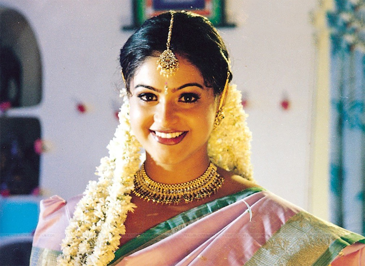 Beautiful_20And_20Glamorous_20Actress_20Raasi_20Unseen_20Photos_20Trending_20On_20Social_20Media-9.jpg 8