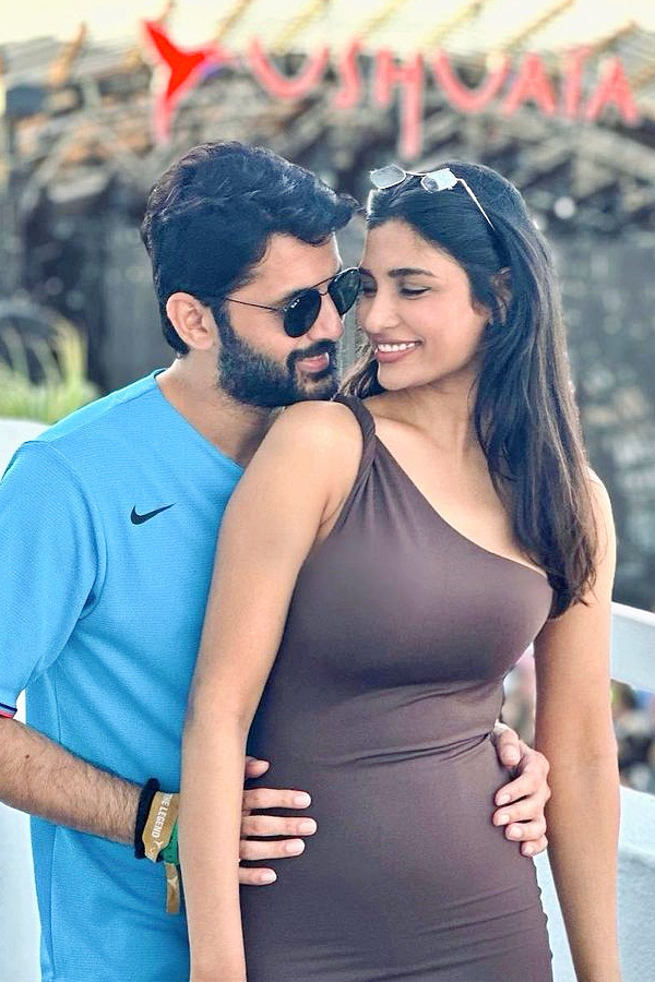 Hero_20Nithin_20and_20his_20wife_20Shalini_20in_20Vacation_20Photos_3.jpg 4